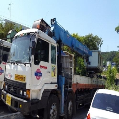 used cargo-crane trucks 