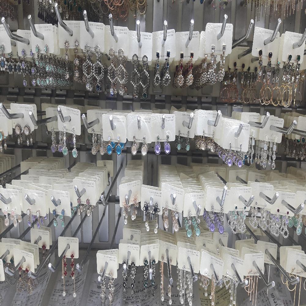 Products We Source - Fashion accessories