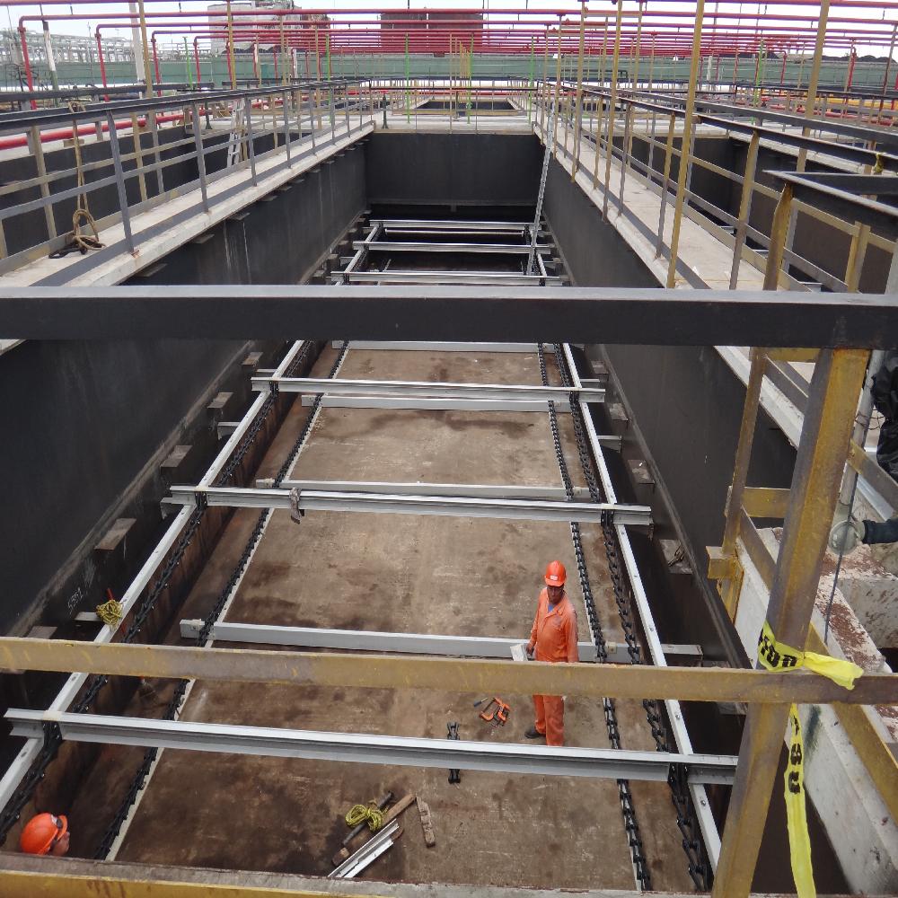 Non-Metallic Chin Flight Sludge Collector with long operating life and low maintenance cost