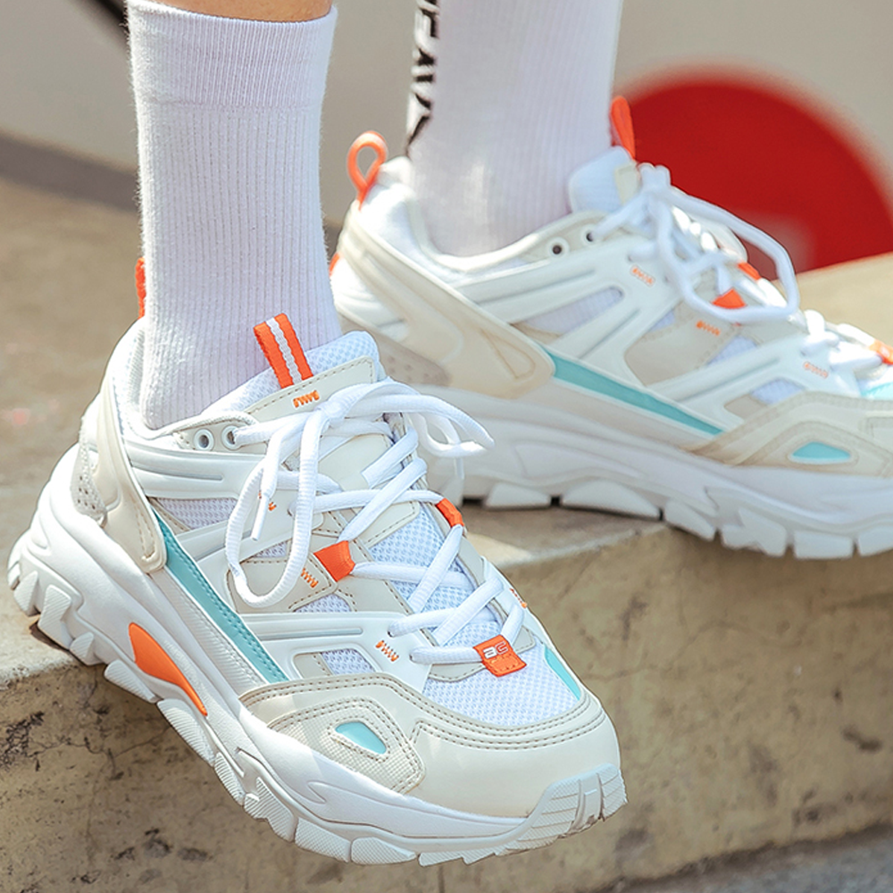 AKIIICLASSIC RUMBLE fashion people